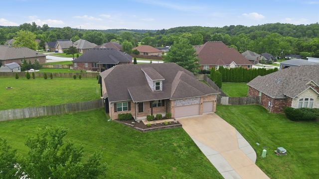1813 N 7th Avenue, Ozark, MO 65721
