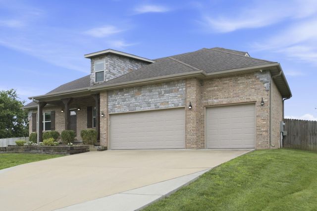 1813 N 7th Avenue, Ozark, MO 65721