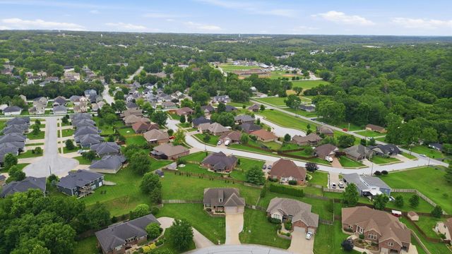 1813 N 7th Avenue, Ozark, MO 65721