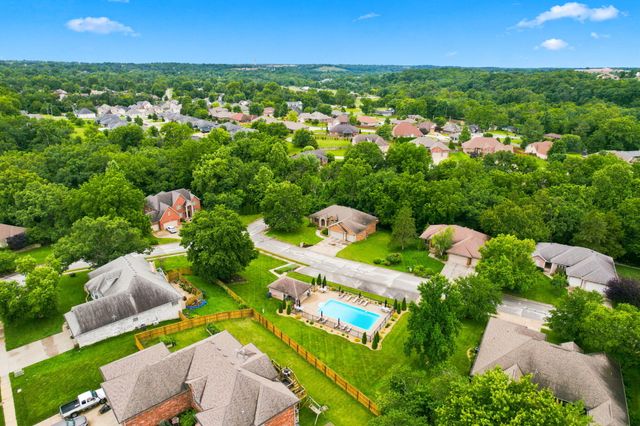 1813 N 7th Avenue, Ozark, MO 65721