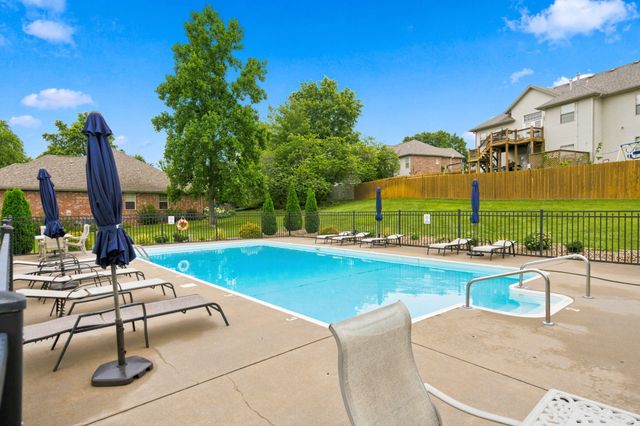 1813 N 7th Avenue, Ozark, MO 65721