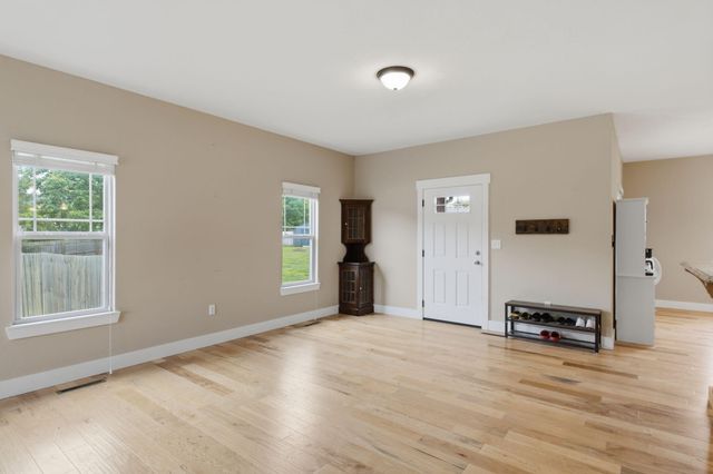1813 N 7th Avenue, Ozark, MO 65721