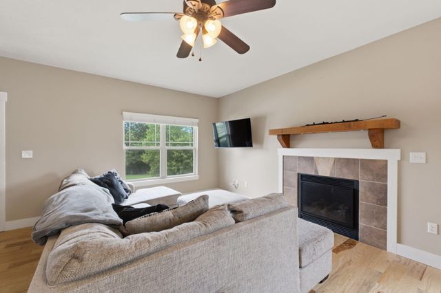 1813 N 7th Avenue, Ozark, MO 65721
