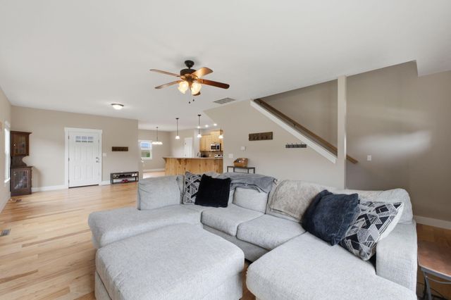 1813 N 7th Avenue, Ozark, MO 65721