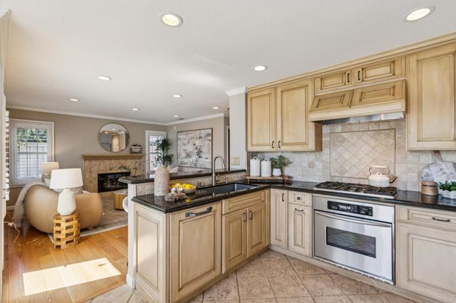 392 Saint Martin Drive, Redwood Shores, CA 94065