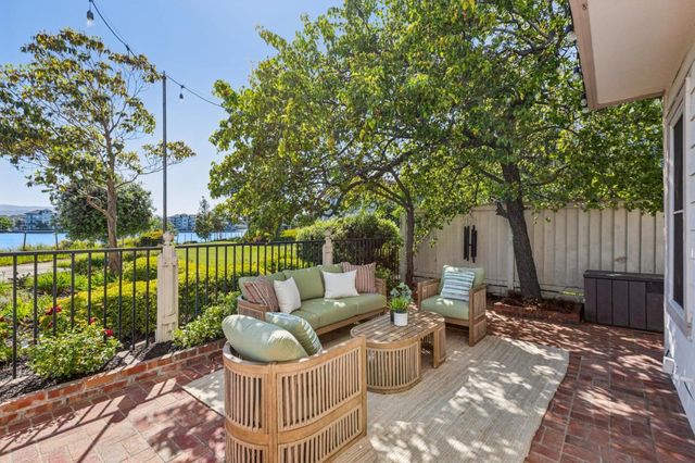 392 Saint Martin Drive, Redwood Shores, CA 94065