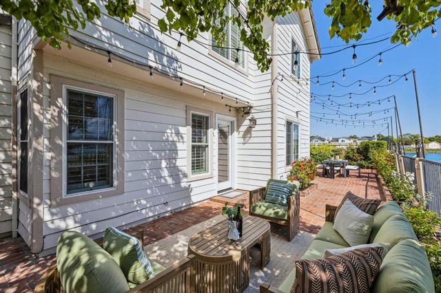 392 Saint Martin Drive, Redwood Shores, CA 94065