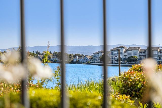 392 Saint Martin Drive, Redwood Shores, CA 94065