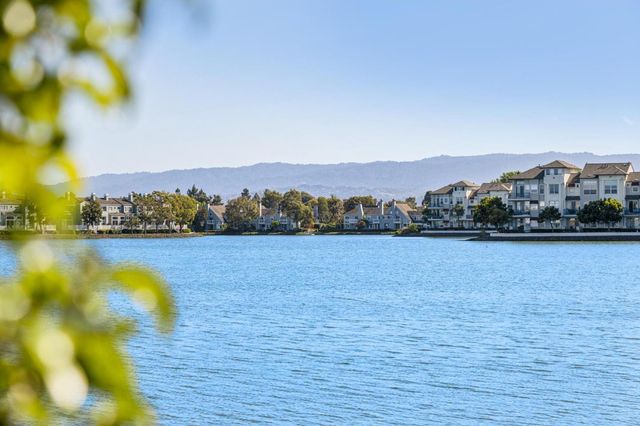 392 Saint Martin Drive, Redwood Shores, CA 94065