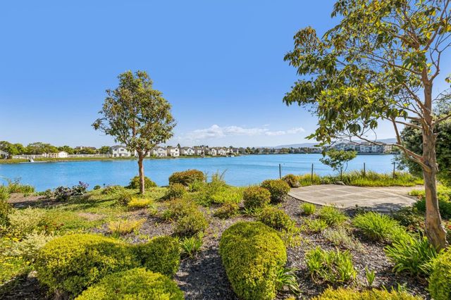 392 Saint Martin Drive, Redwood Shores, CA 94065