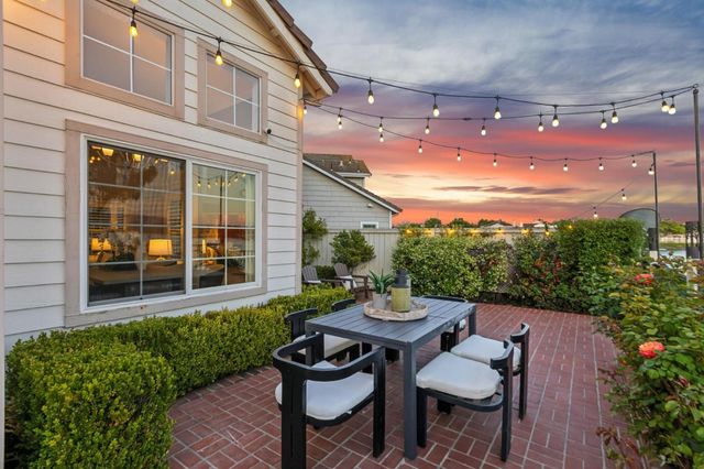 392 Saint Martin Drive, Redwood Shores, CA 94065
