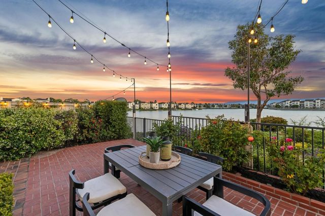392 Saint Martin Drive, Redwood Shores, CA 94065