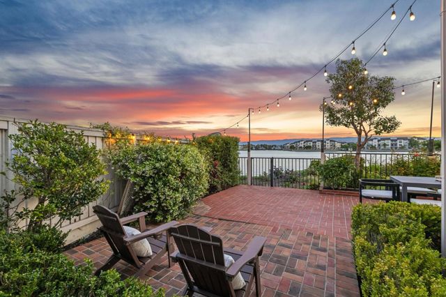 392 Saint Martin Drive, Redwood Shores, CA 94065