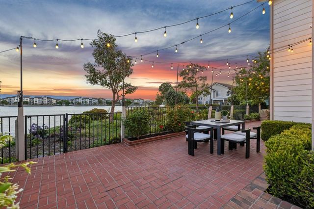 392 Saint Martin Drive, Redwood Shores, CA 94065