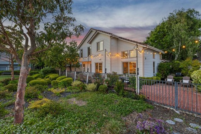 392 Saint Martin Drive, Redwood Shores, CA 94065
