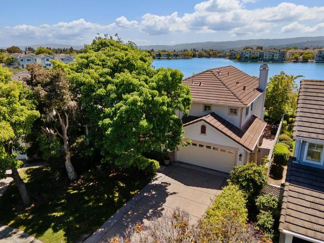 392 Saint Martin Drive, Redwood Shores, CA 94065