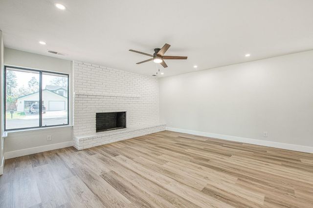 8453 N 1st Street, Fresno, CA 93720