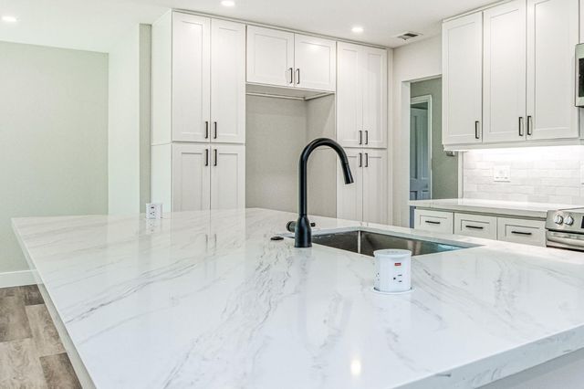 8453 N 1st Street, Fresno, CA 93720