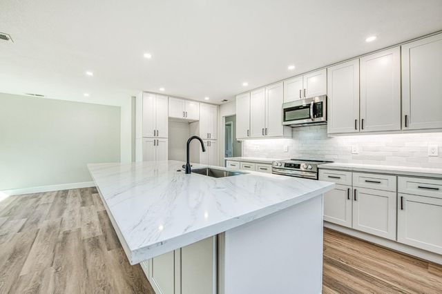 8453 N 1st Street, Fresno, CA 93720