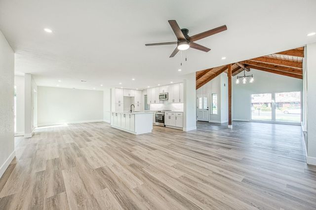 8453 N 1st Street, Fresno, CA 93720