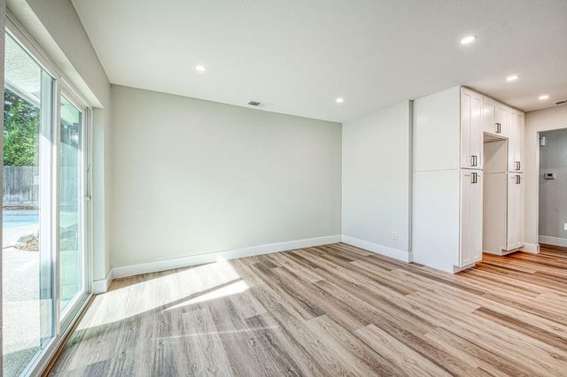 8453 N 1st Street, Fresno, CA 93720