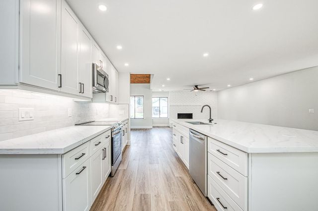 8453 N 1st Street, Fresno, CA 93720