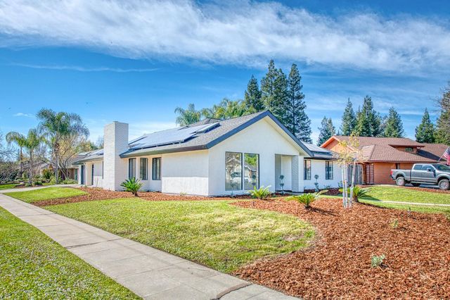 8453 N 1st Street, Fresno, CA 93720