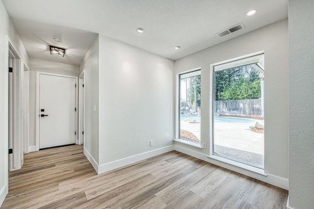 8453 N 1st Street, Fresno, CA 93720