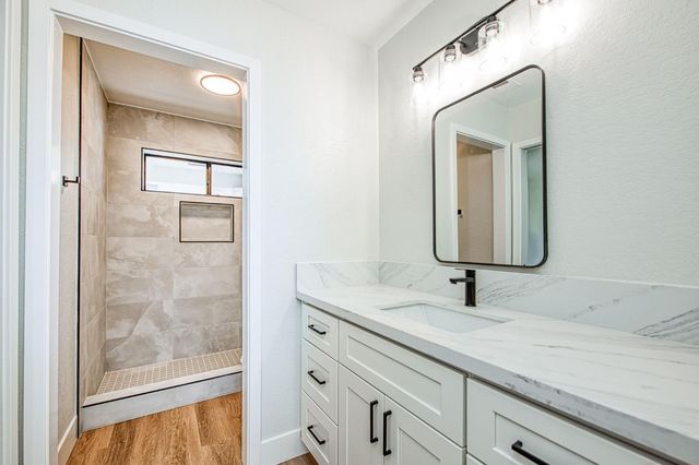 8453 N 1st Street, Fresno, CA 93720