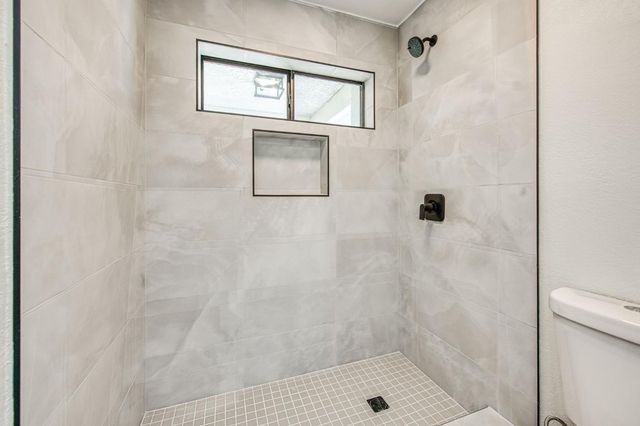 8453 N 1st Street, Fresno, CA 93720