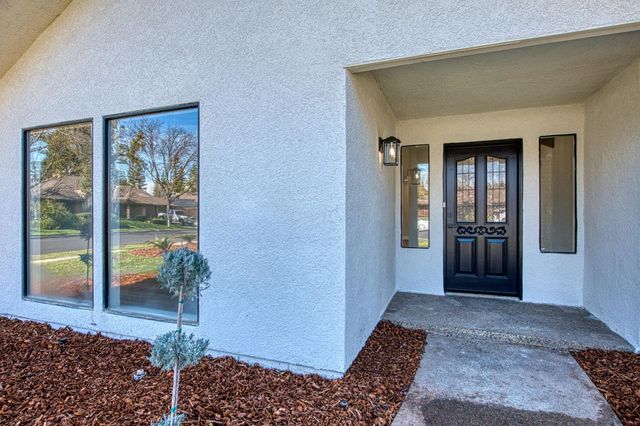 8453 N 1st Street, Fresno, CA 93720