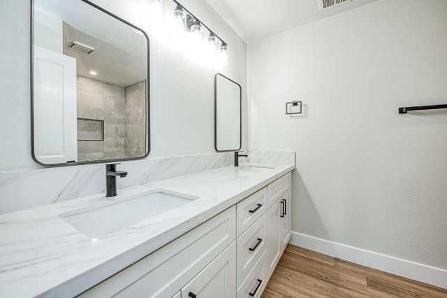 8453 N 1st Street, Fresno, CA 93720