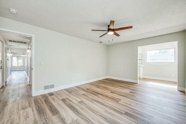 8453 N 1st Street, Fresno, CA 93720