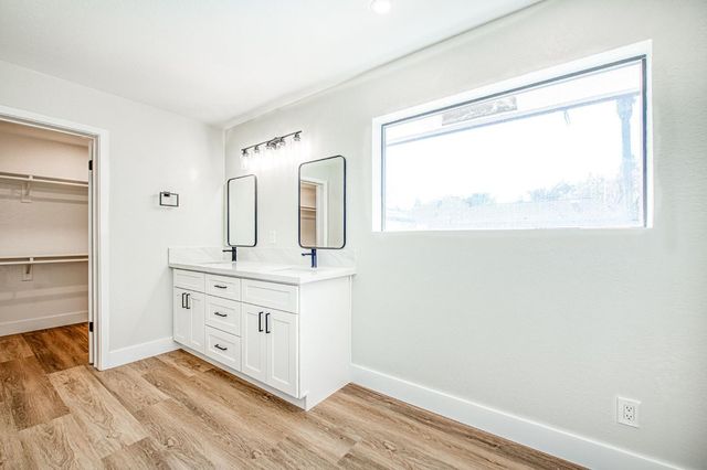 8453 N 1st Street, Fresno, CA 93720