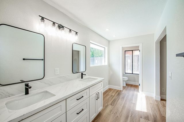 8453 N 1st Street, Fresno, CA 93720