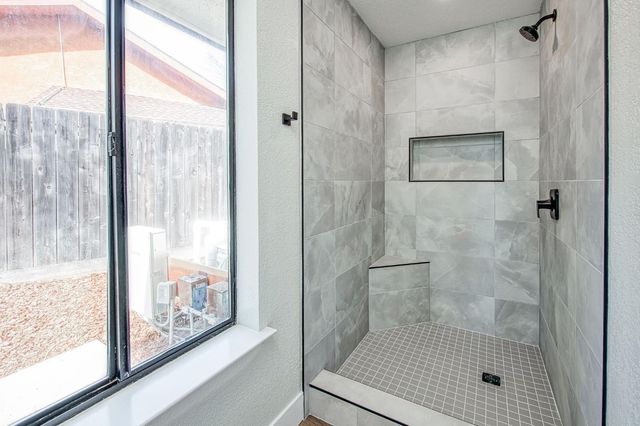 8453 N 1st Street, Fresno, CA 93720