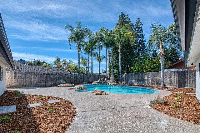 8453 N 1st Street, Fresno, CA 93720