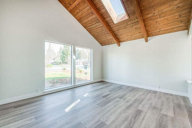 8453 N 1st Street, Fresno, CA 93720