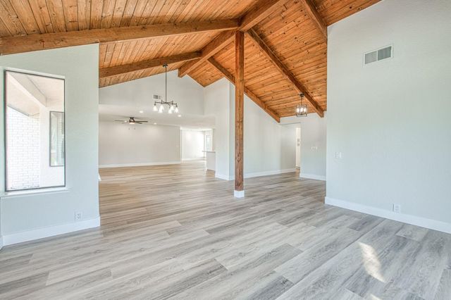 8453 N 1st Street, Fresno, CA 93720