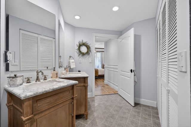 100 Uno Lago Drive 103, Juno Beach, FL 33408