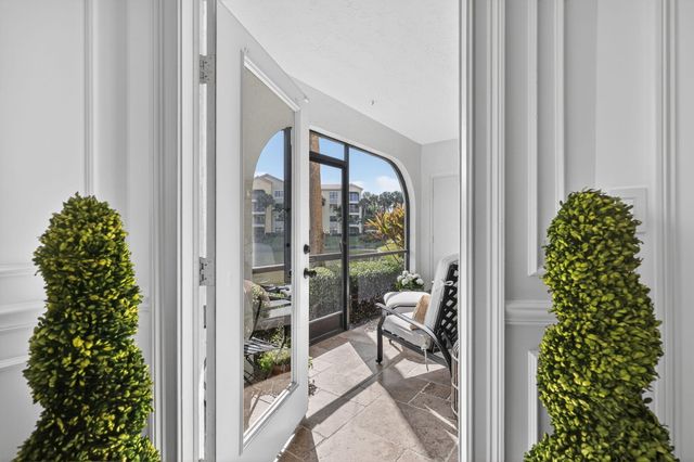 100 Uno Lago Drive 103, Juno Beach, FL 33408