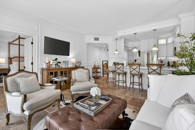 100 Uno Lago Drive 103, Juno Beach, FL 33408