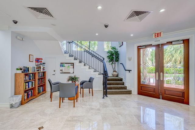 100 Uno Lago Drive 103, Juno Beach, FL 33408