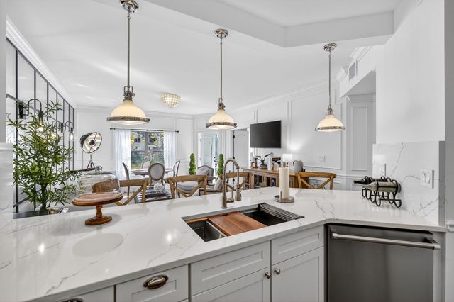 100 Uno Lago Drive 103, Juno Beach, FL 33408