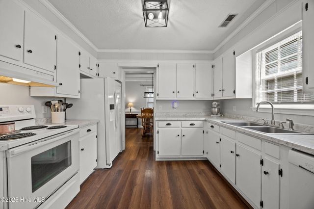 602 King Arthur Road, Greenville, NC 27858