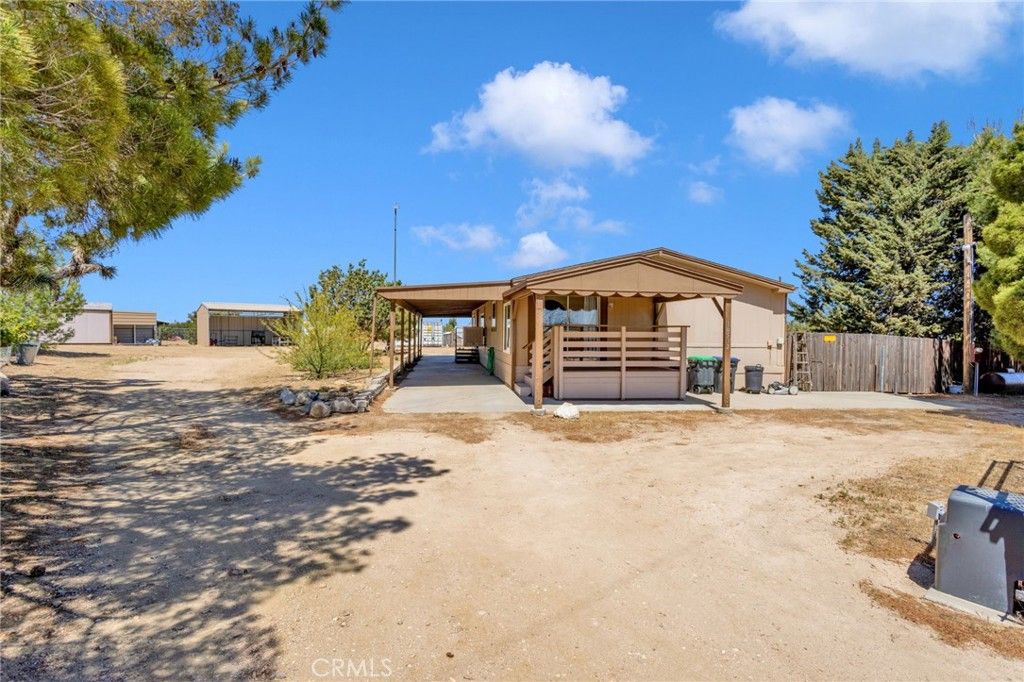 Image 2 of property listing at 10532 Acanthus Street, Phelan, CA 92371