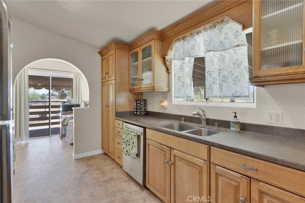 Image 20 of property listing at 10532 Acanthus Street, Phelan, CA 92371