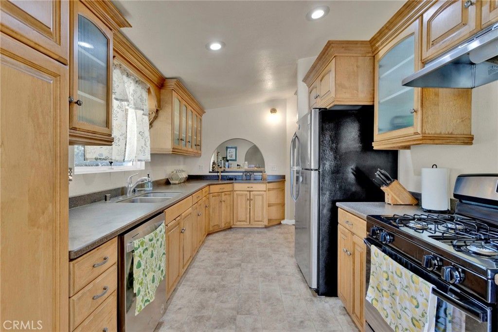Image 21 of property listing at 10532 Acanthus Street, Phelan, CA 92371
