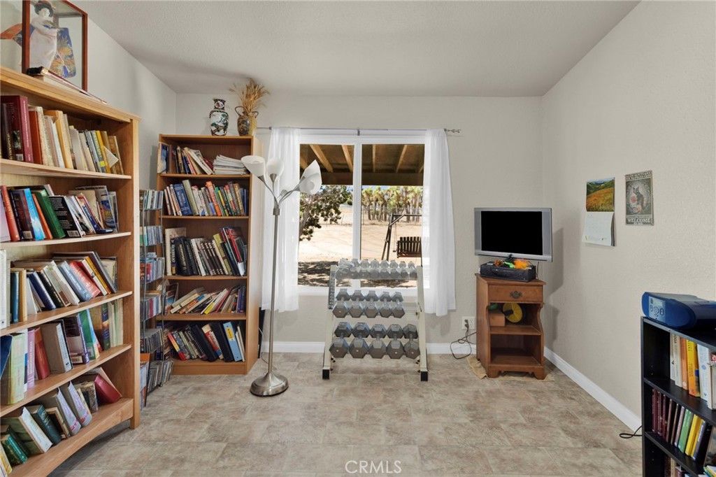 Image 25 of property listing at 10532 Acanthus Street, Phelan, CA 92371