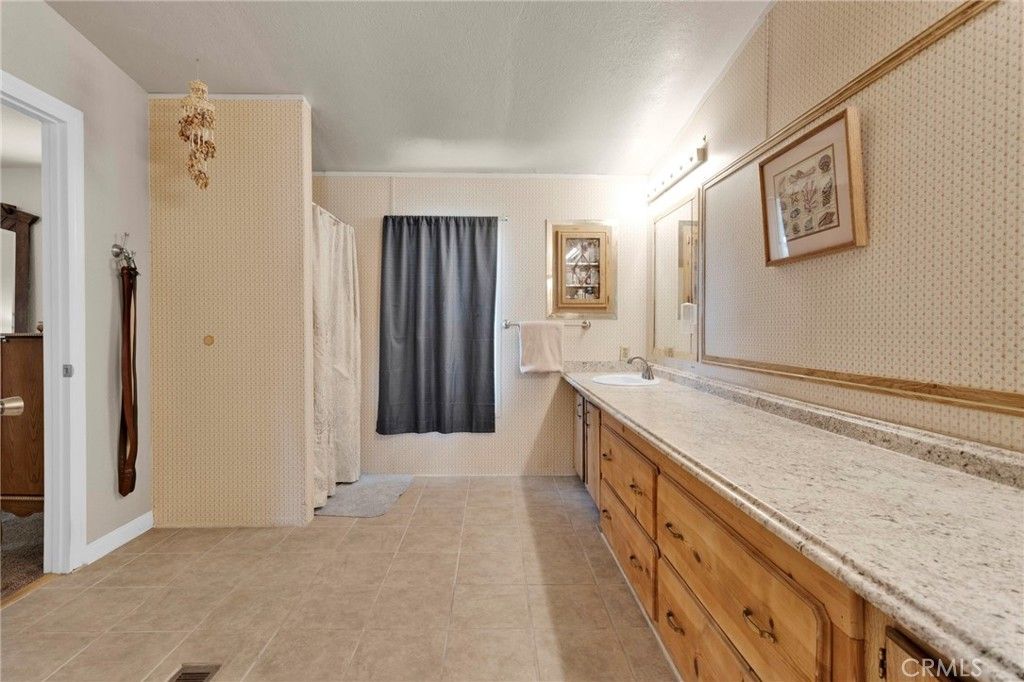 Image 34 of property listing at 10532 Acanthus Street, Phelan, CA 92371